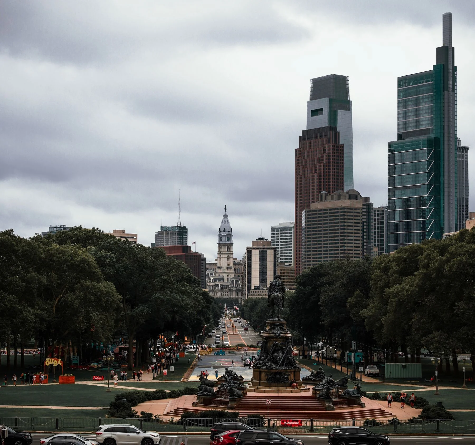 Philadelphia skyline and City Hall viewed from the Benjamin Franklin Parkway